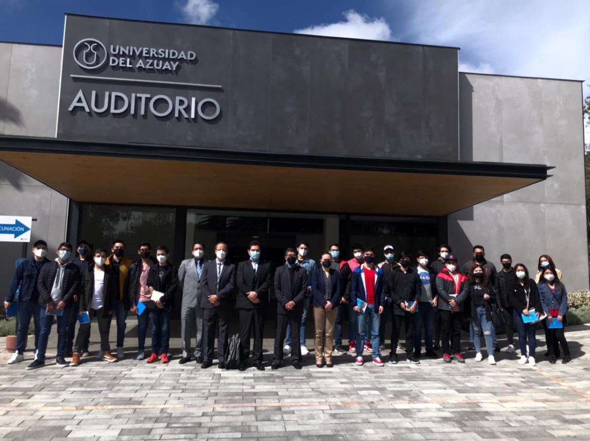 Visita de los estudiantes al Campus Central